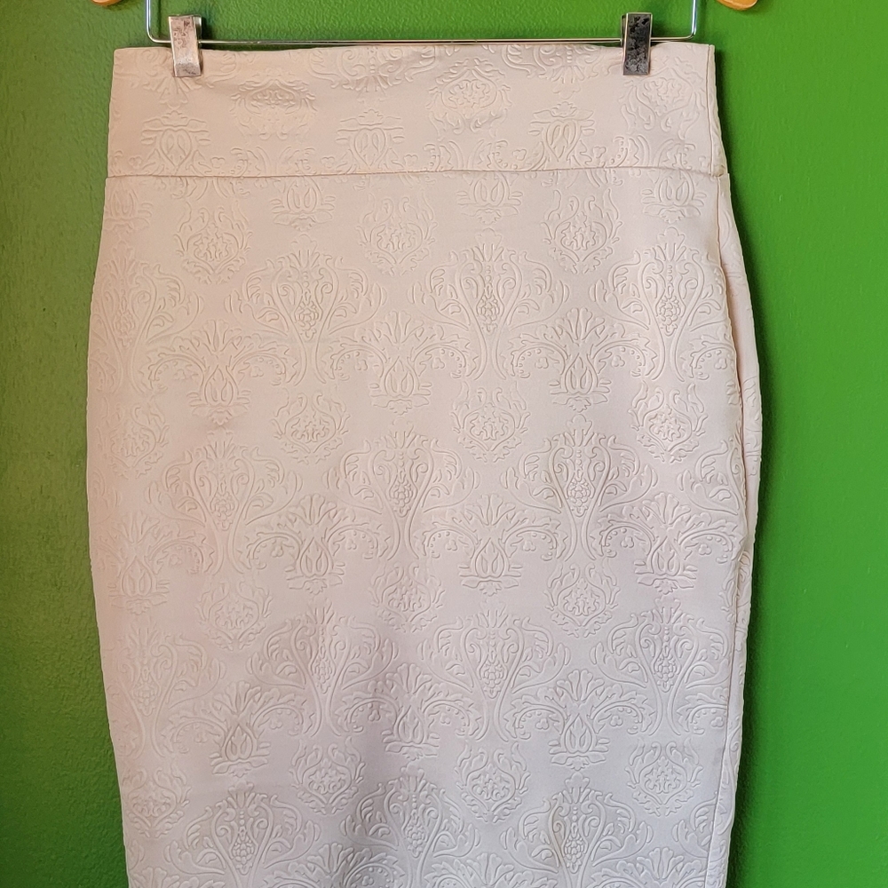 Cream colored fitted pencil skirt with design detail